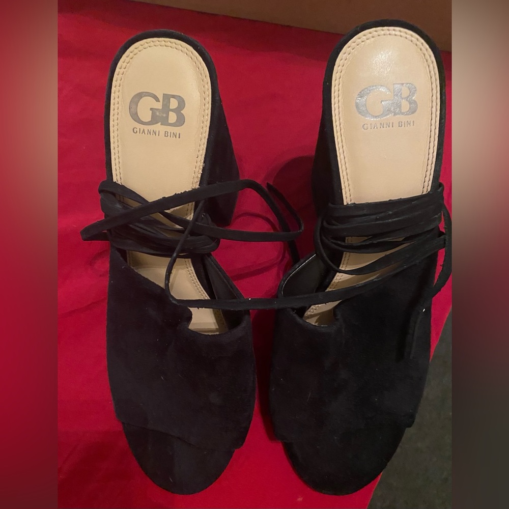 Gianni Bini women tie up chunky heels